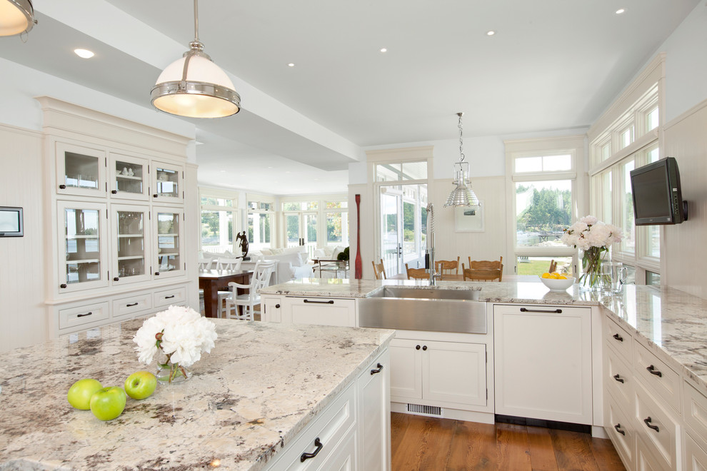 Alaskan White Granite for Traditional Kitchen with Farmhouse Sink