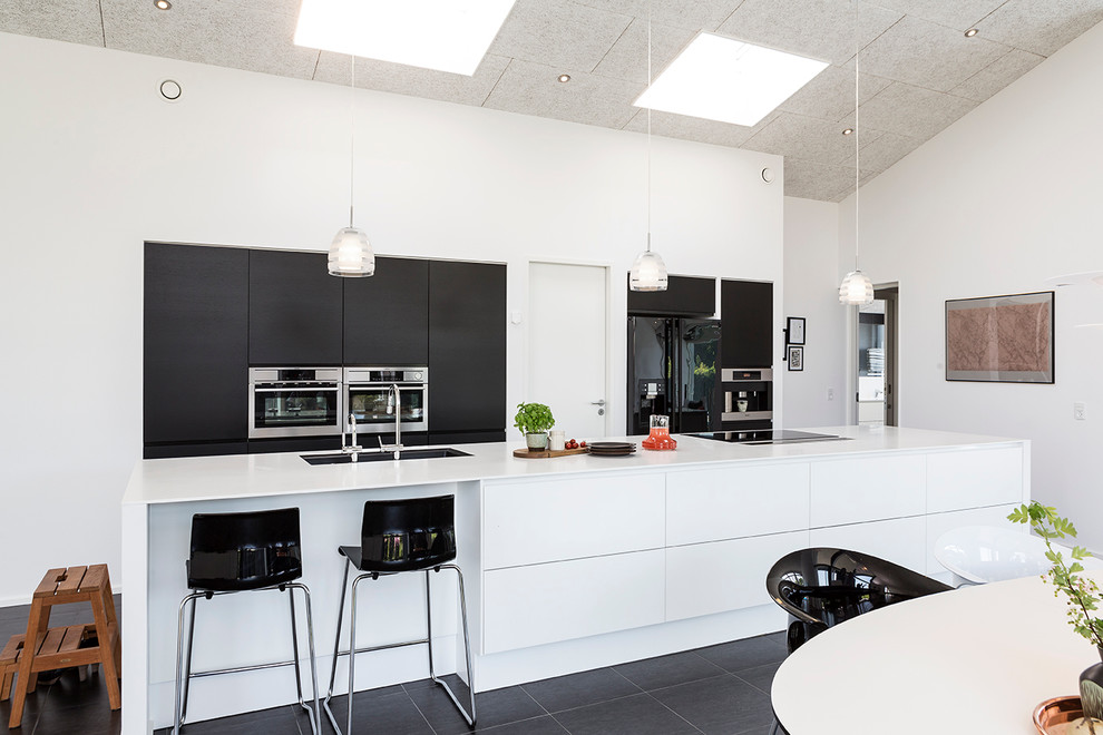 Barstol for Contemporary Kitchen with Black and White