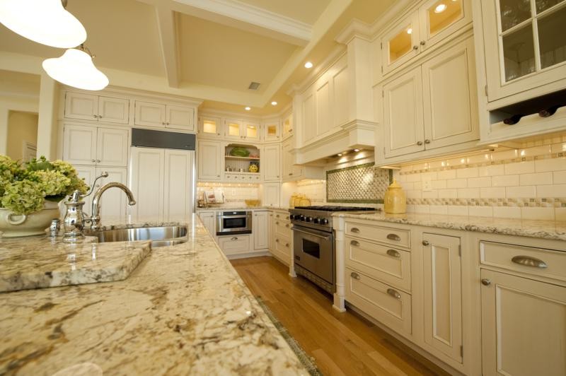 Bianco Romano Granite for Traditional Kitchen with Subway