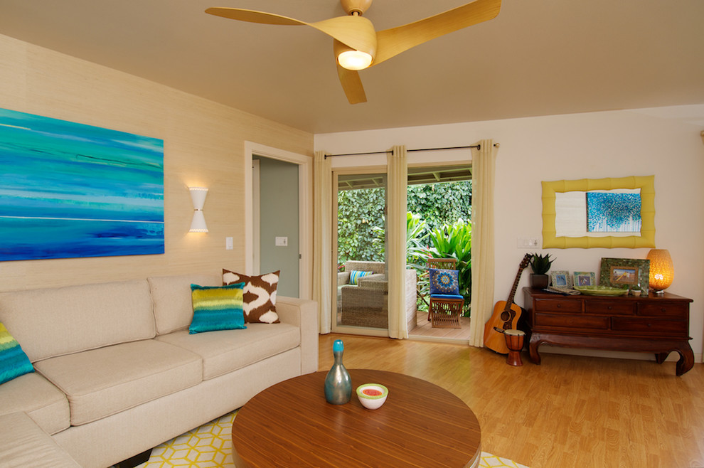 Ceiling Fan Rotation for Tropical Living Room with Wood Coffee Table