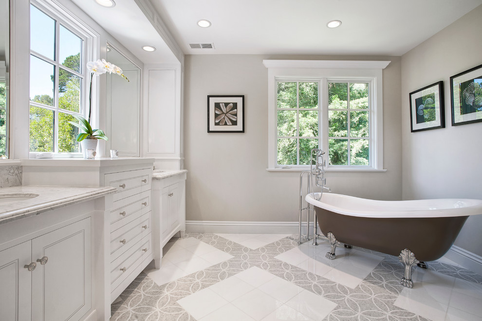 Edgecomb Gray for Traditional Bathroom with White Cabinets