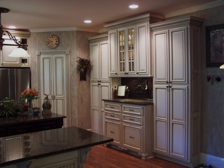 How to Glaze Cabinets for Traditional Kitchen with Faux