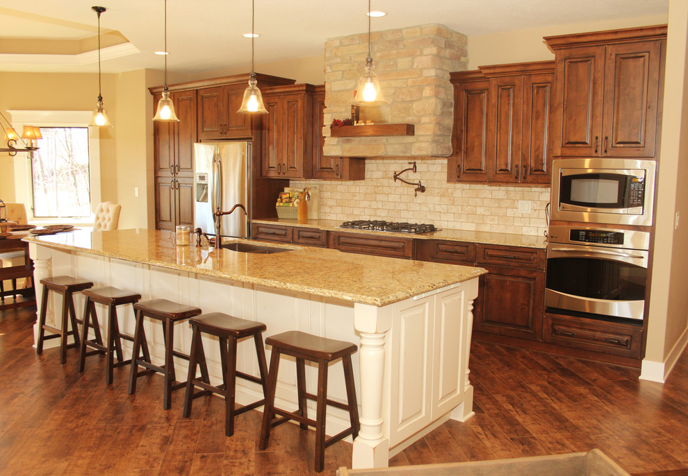 Iowa Realty Des Moines Iowa for Traditional Kitchen with Traditional