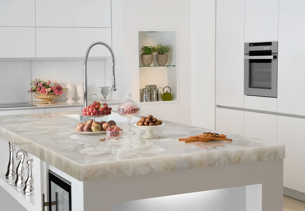 Quartz Countertops vs Granite for Contemporary Spaces with White Quartz
