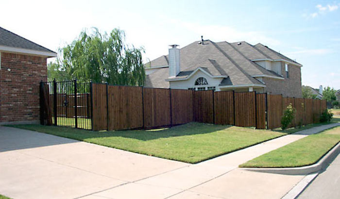 Viking Fence for Contemporary Landscape with Iron Fencing