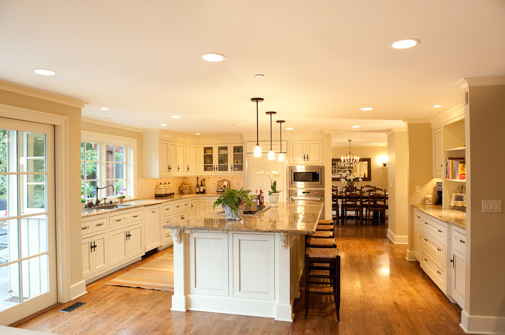 10x10 Kitchen Layout Kitchen Traditional with Baseboards Breakfast Bar Ceiling