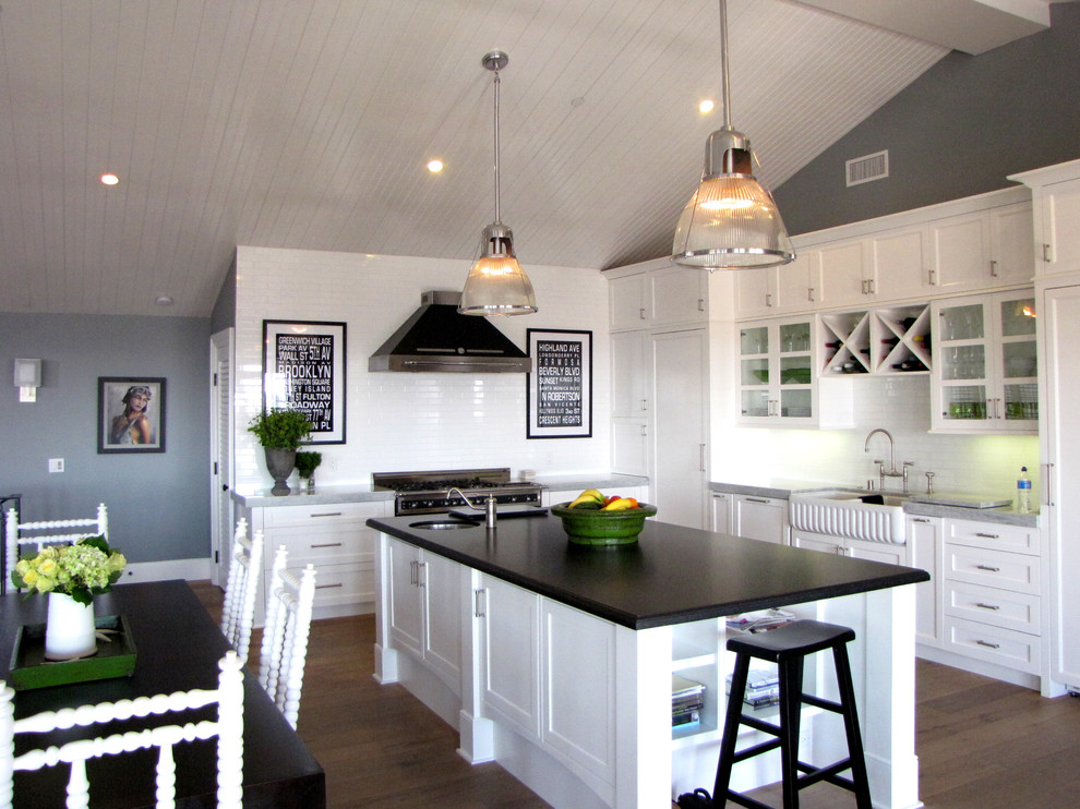 Absolute Black Honed Granite Kitchen Beach with Apron Sink Black Counter