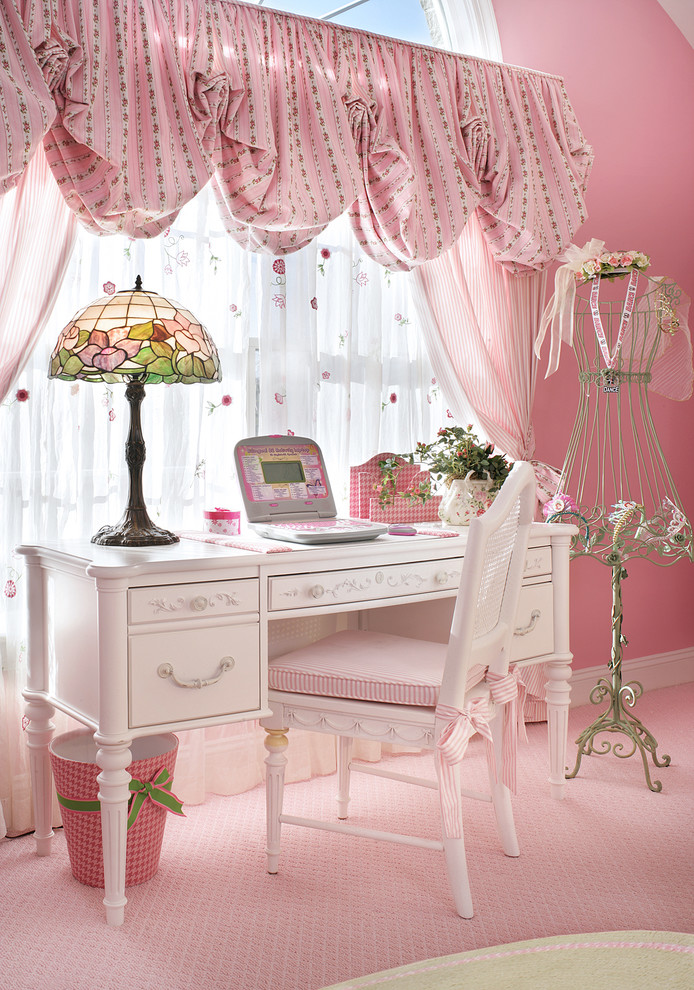 Dixie Home Carpet Kids Traditional with Balloon Valance Dress Form