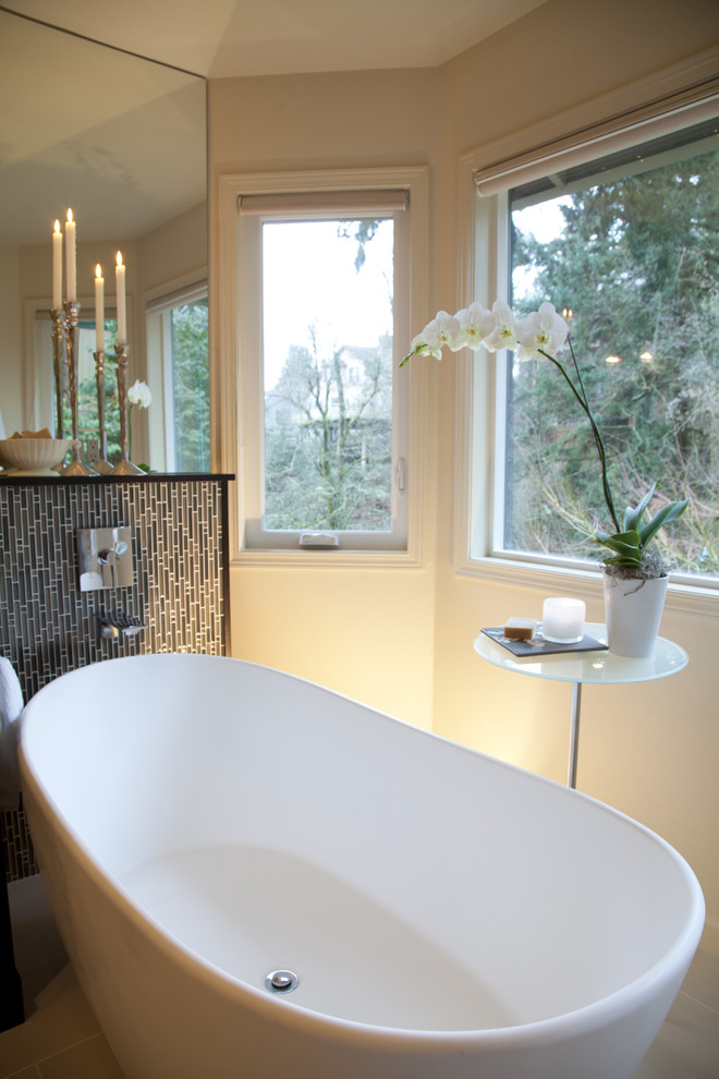 Free Standing Soaking Tub Bathroom Modern with Black and White Tile