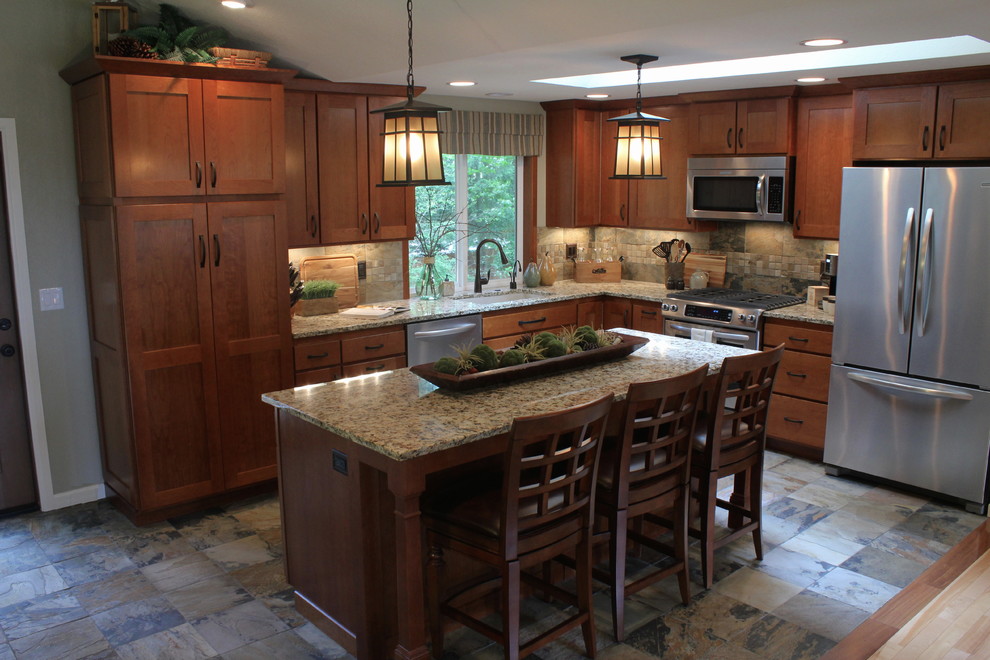 Giallo Rio Granite Kitchen with Ndian Autumn Slate Backsplash