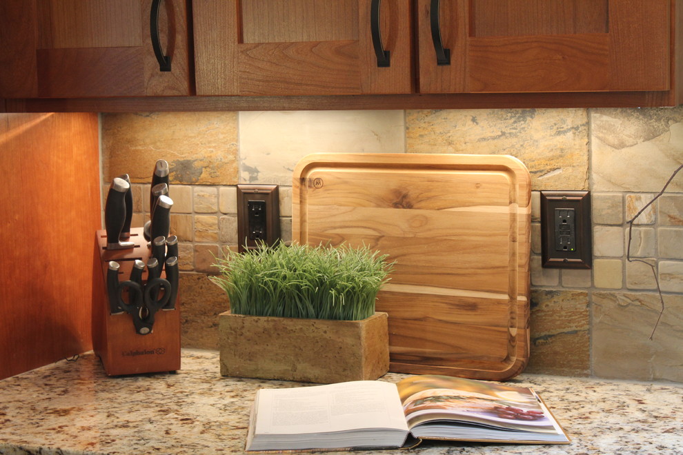 Giallo Rio Granite Kitchen with Ndian Autumn Slate Backsplash1