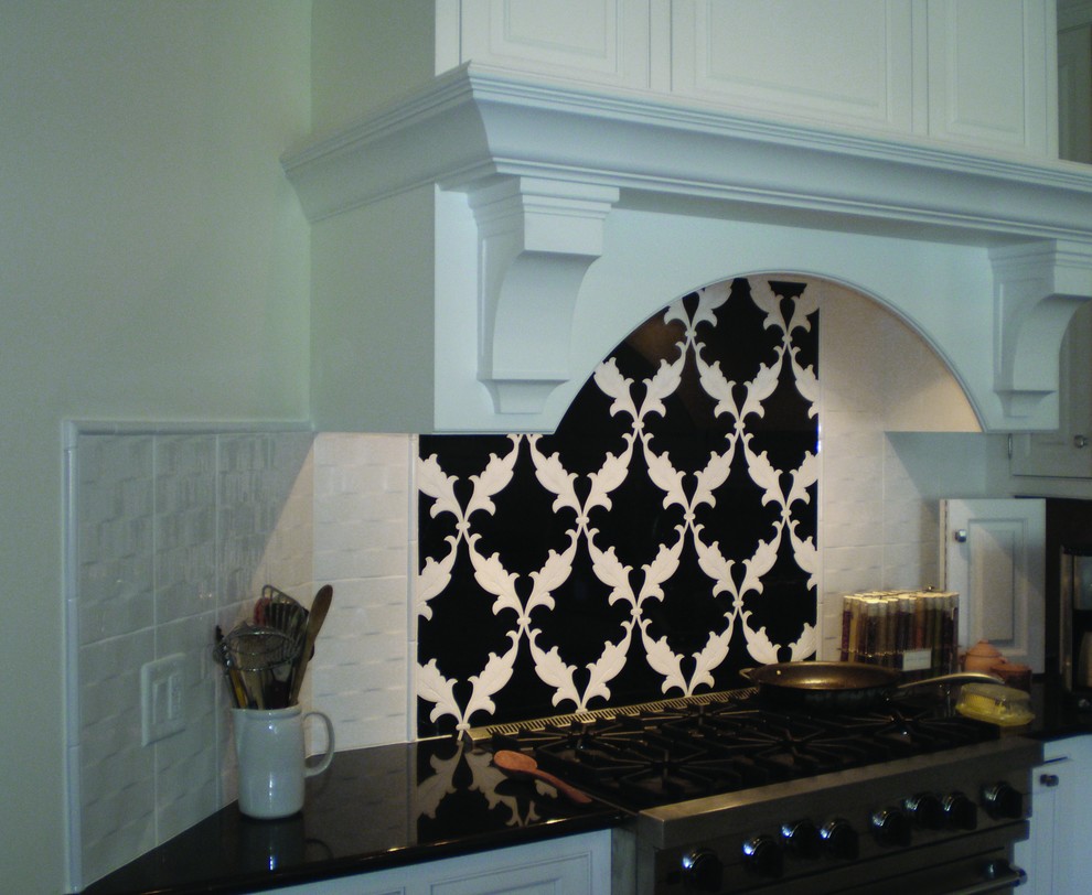Granite Santa Cecilia Kitchen Traditional with Backsplash Black White Sara