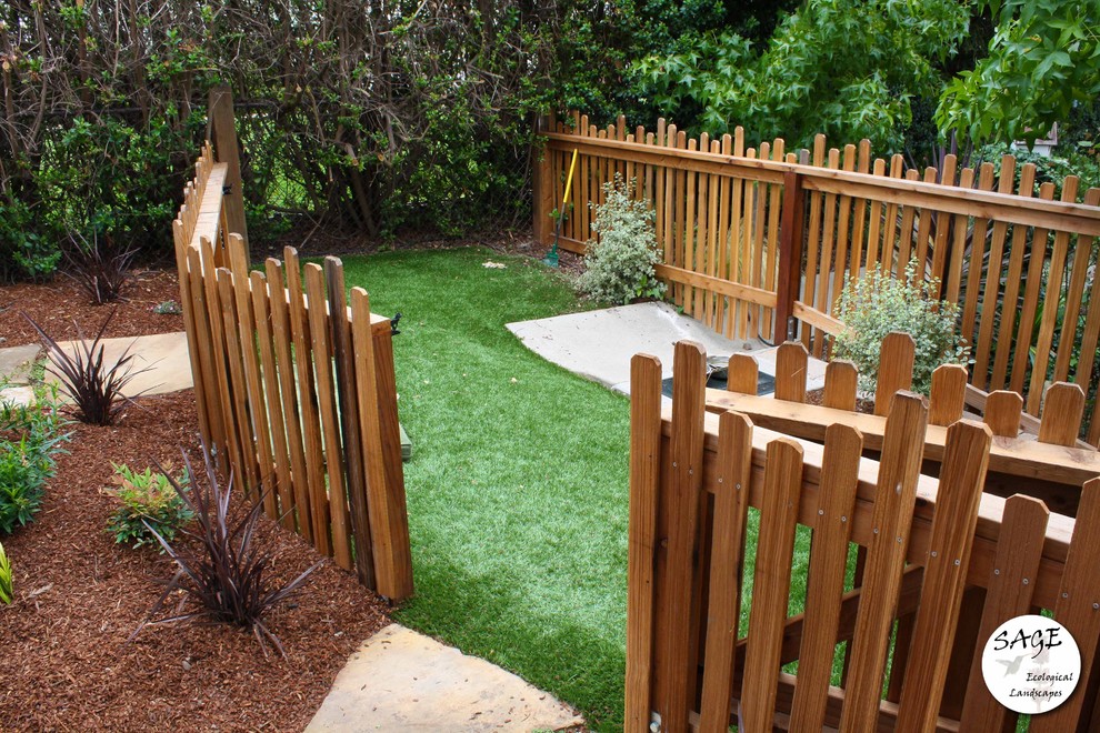 Grape Stake Fence Landscape Mediterranean with Enclosed Space Fence Grape