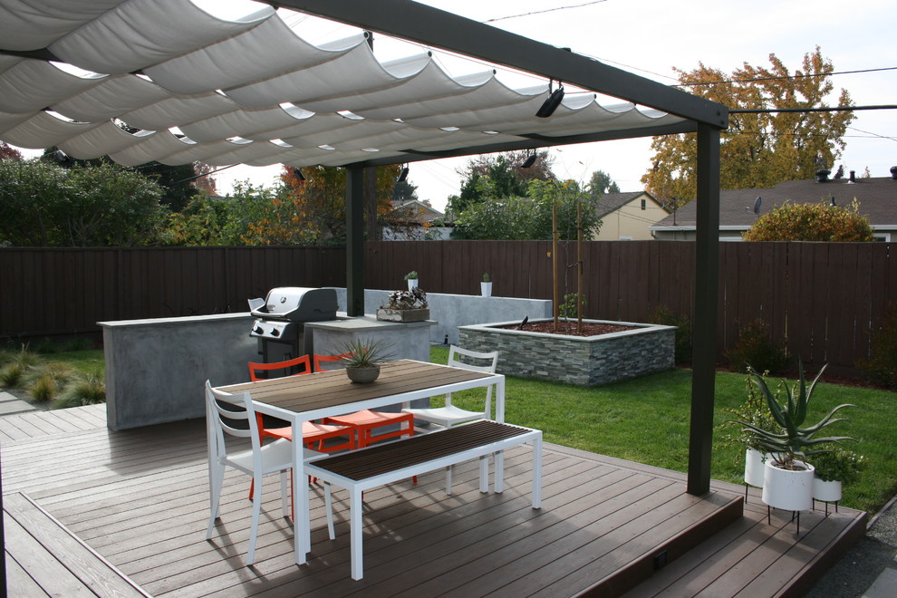 Horizontal Cedar Fence Landscape Modern with Backyard Retreat Canopy Deck