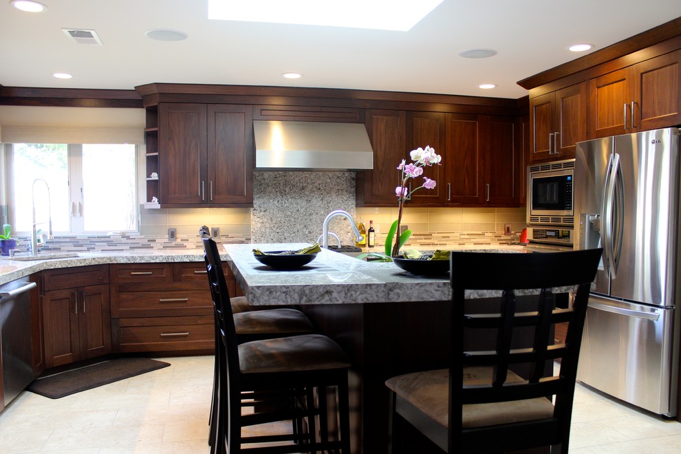Hot Tub Surround Kitchen Traditional with Backsplash Bar Height Seating