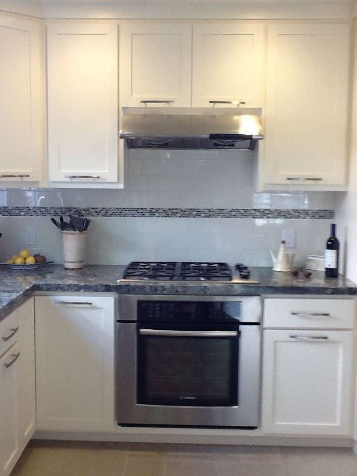 Kitchen Bar Cabinet Kitchen Traditional with Feature Strip Gas Cook