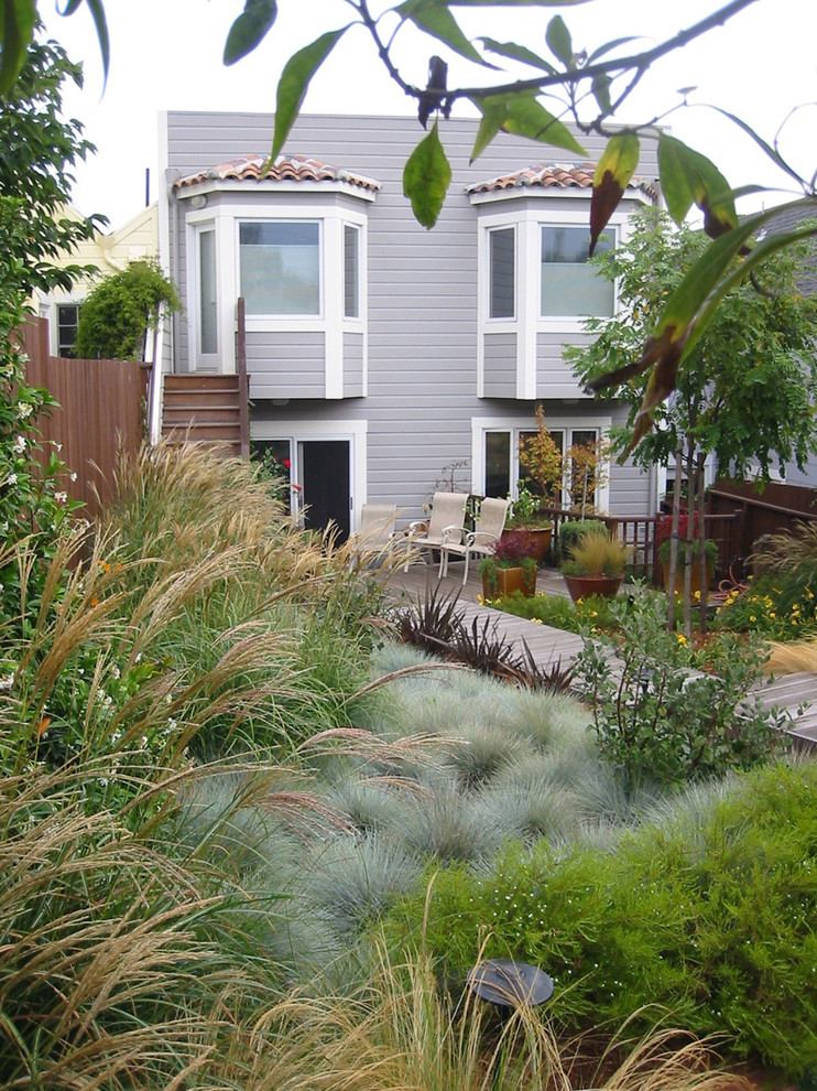 Low Maintenance Grass Landscape Modern with Bay Window Boardwalk Container