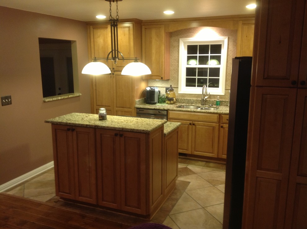 Lowes Kitchen Design Kitchen Traditional with Kraftmaid Cabinetry Portsmith Maple3