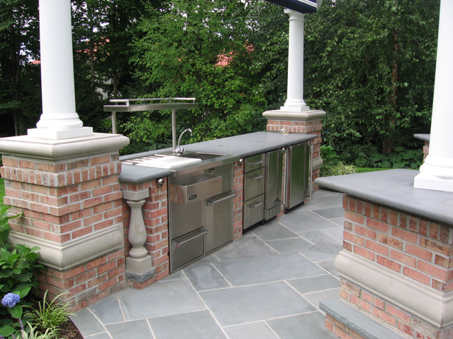 Luxury Outdoor Kitchens Patio Traditional with Appliances Brick Veneer Design1