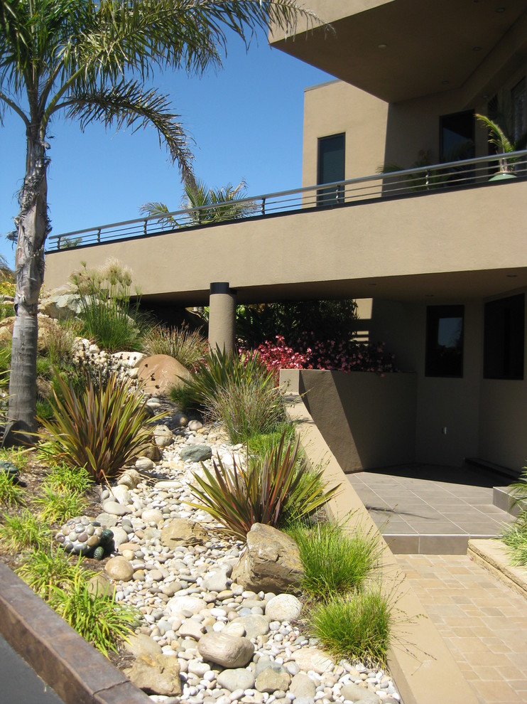 River Rock Landscaping Landscape Contemporary with Architectural Elements Beige Stucco1