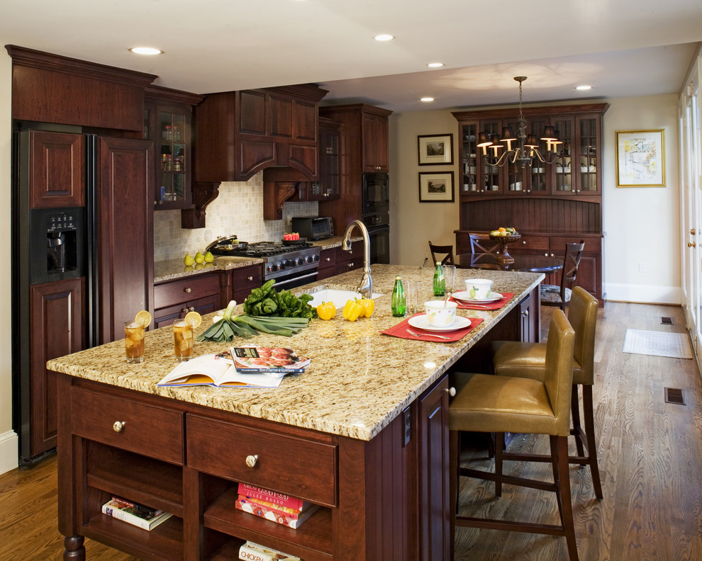 Santa Cecilia Gold Granite Kitchen Traditional with Breakfast Bar Cabinet Front1