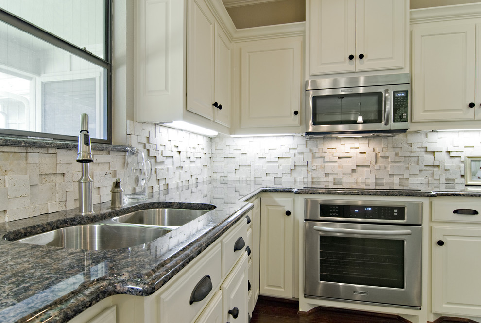Sapphire Brown Granite Kitchen Traditional with None 3