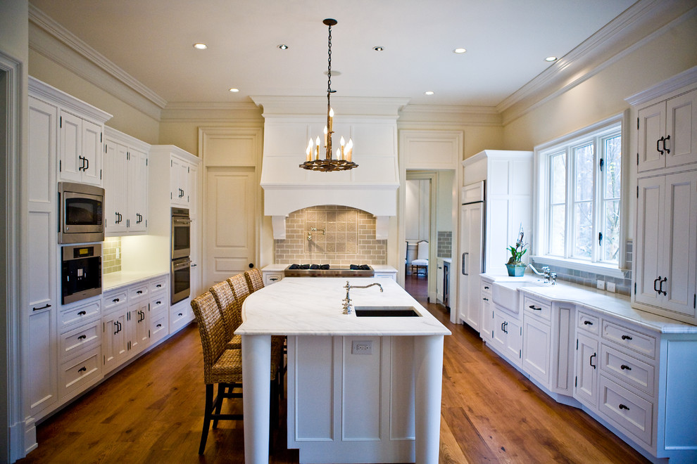 Seagrass Bar Stools Kitchen Traditional with Hardwood Floors Island Kitchen