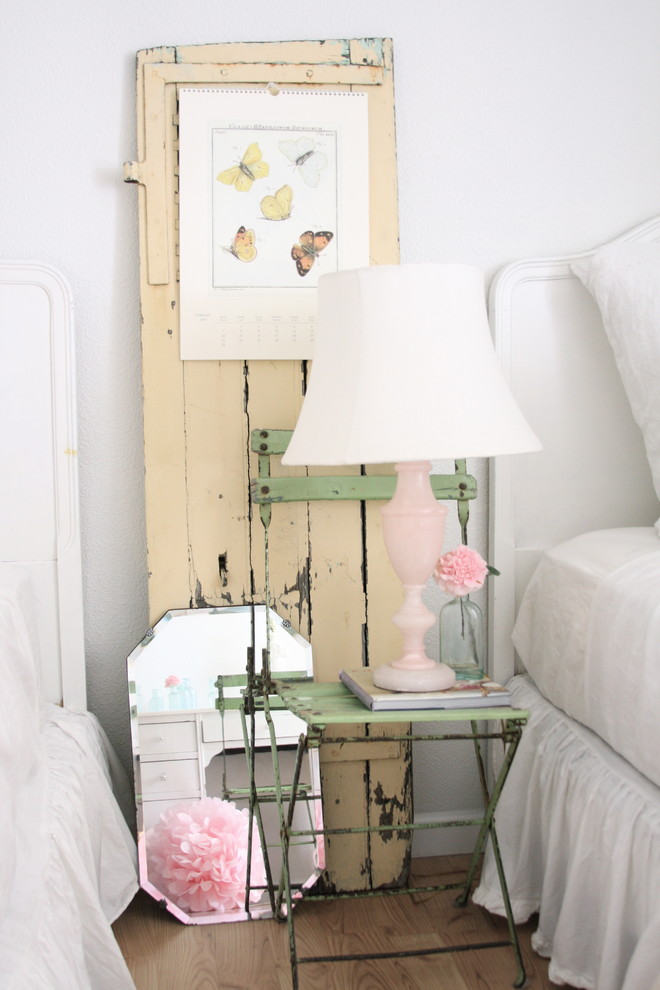 Shabby Chic Rugs Bedroom Rustic with Bedside Table Bedskirt Ceramic