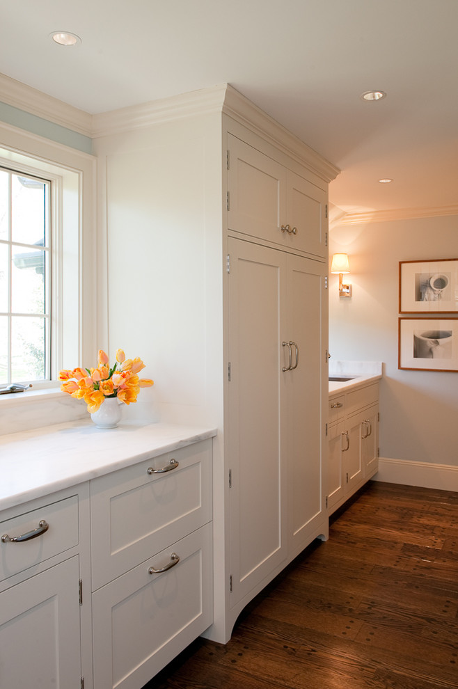 Shaker Cabinet Hardware Kitchen Transitional with Baseboards Blue Ceiling Lighting