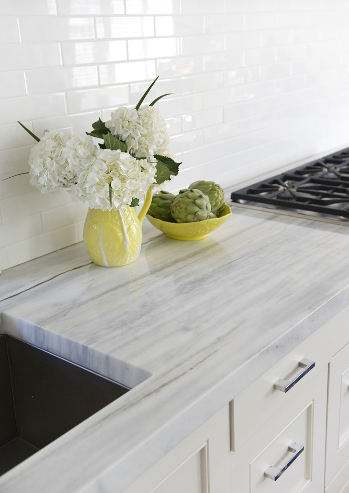 Small Subway Tile Kitchen Modern with Covelano Marble Pencil Round