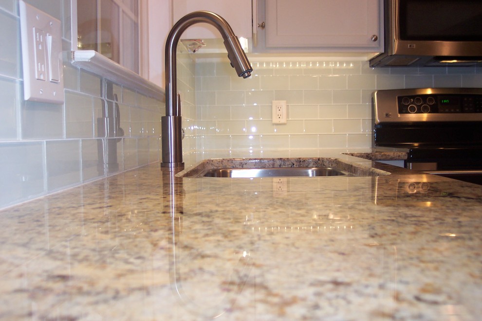 Subway Tile Kitchen Backsplash Kitchen Traditional with Backsplash Glass Subway Tile1