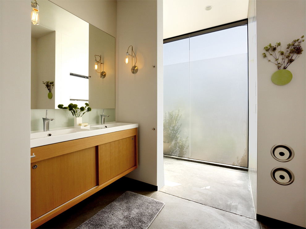 Toilet Paper Holders Bathroom Modern with Concrete Floor Frosted Glass