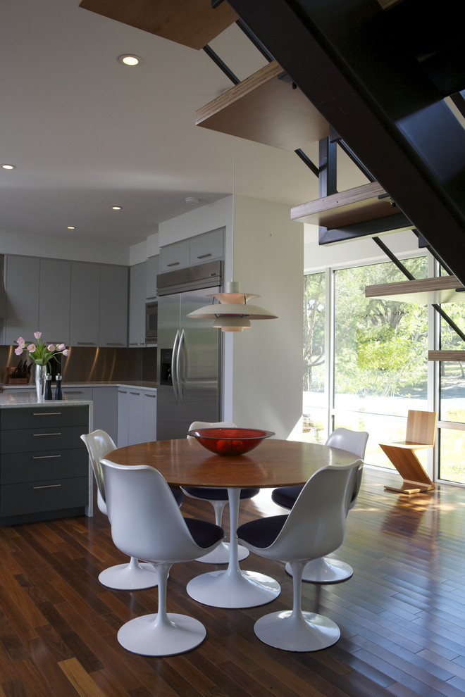 Tulip Table Base Kitchen Modern with Dark Floor Eat In