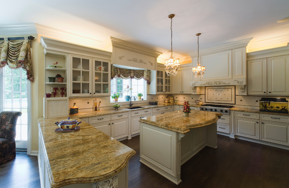 Venitian Gold Granite Kitchen Traditional with Aquarium Beige and Black