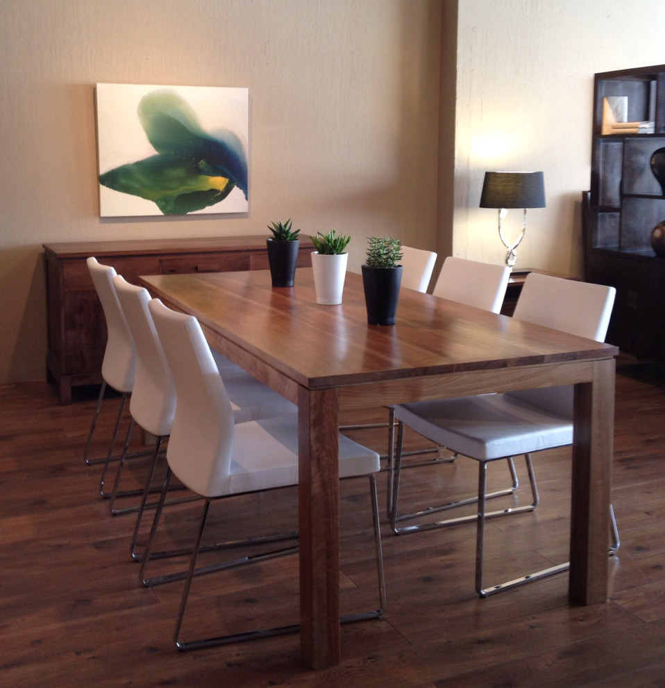 Wood Wall Covering Dining Room Modern with Leather and Chrome Dining