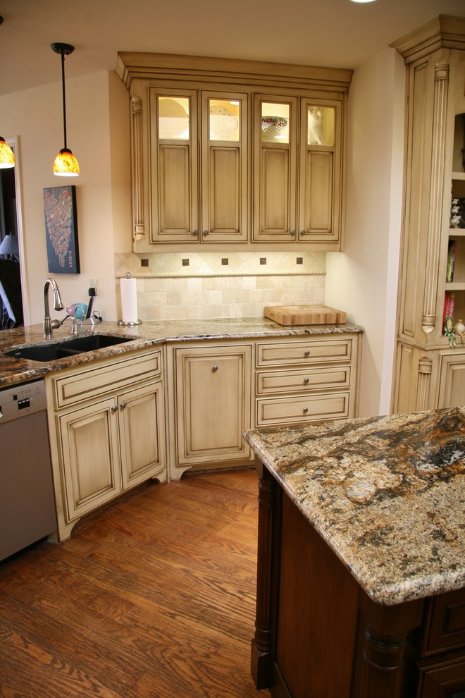 Glazing Kitchen Cabinets Kitchen Traditional with 48 Range Backsplash Design