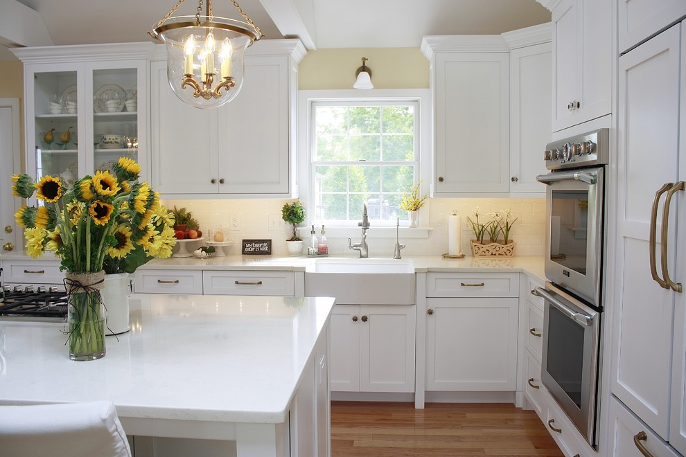 Moen Brantford Kitchen Faucet Kitchen Transitional with 3x6 Subway Tile Bright3