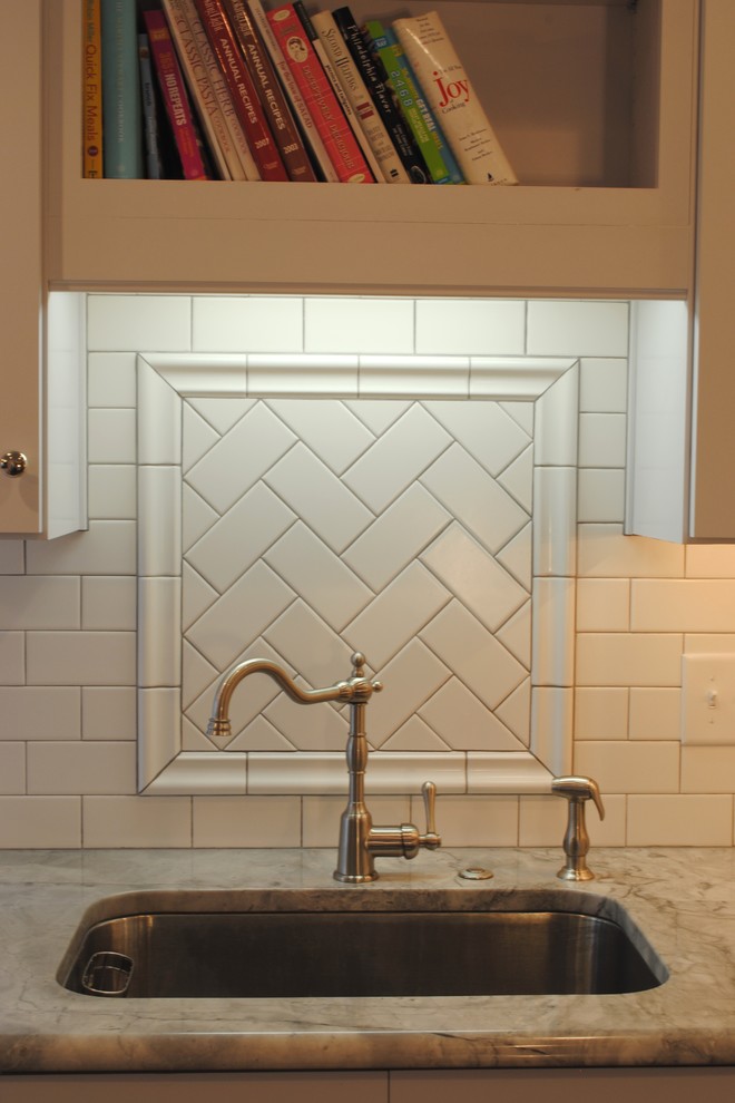 Single Handle Kitchen Faucet Kitchen Traditional with Back Splash Tile Bead
