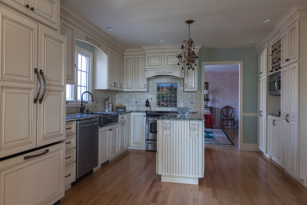 Trumbull Kitchen Kitchen Traditional with Corbel Glaze Island Mural1