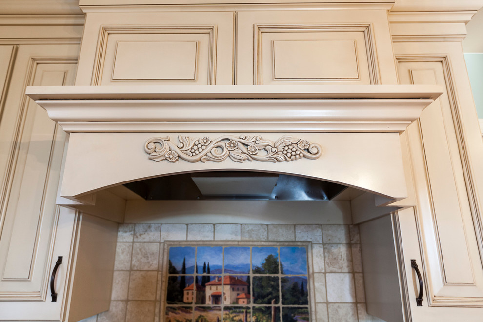 Trumbull Kitchen Kitchen Traditional with Corbel Glaze Island Mural3