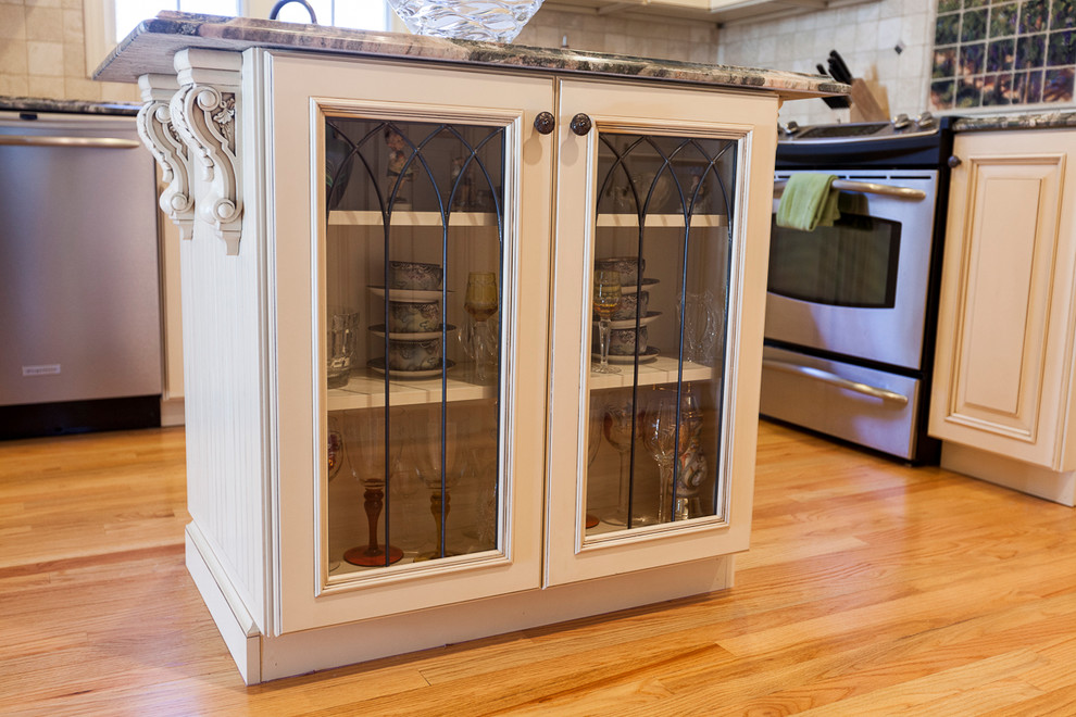Trumbull Kitchen Kitchen Traditional with Corbel Glaze Island Mural5