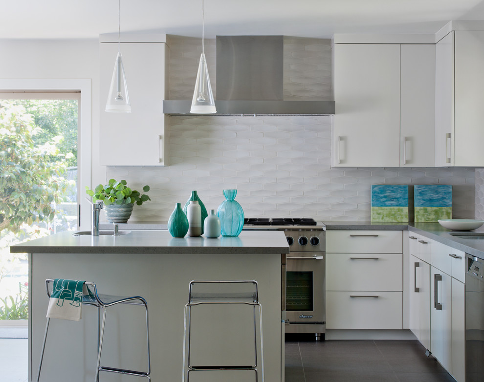 Porcelain Backsplash  for Transitional Kitchen with Range Hood