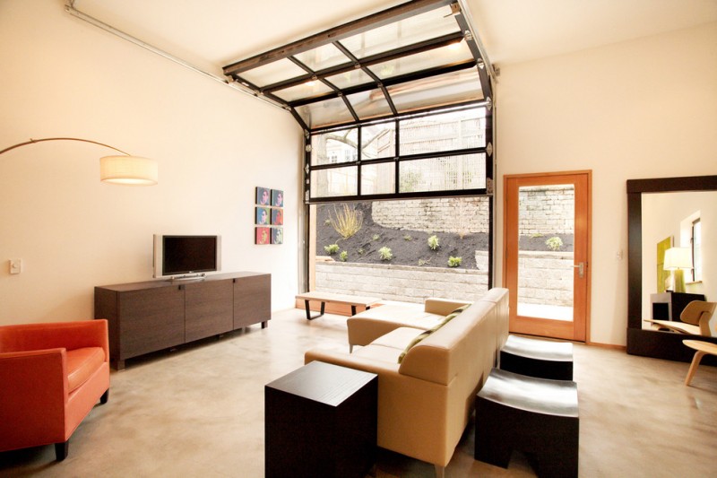 Speedy Auto Glass for Industrial Living Room with Media Storage