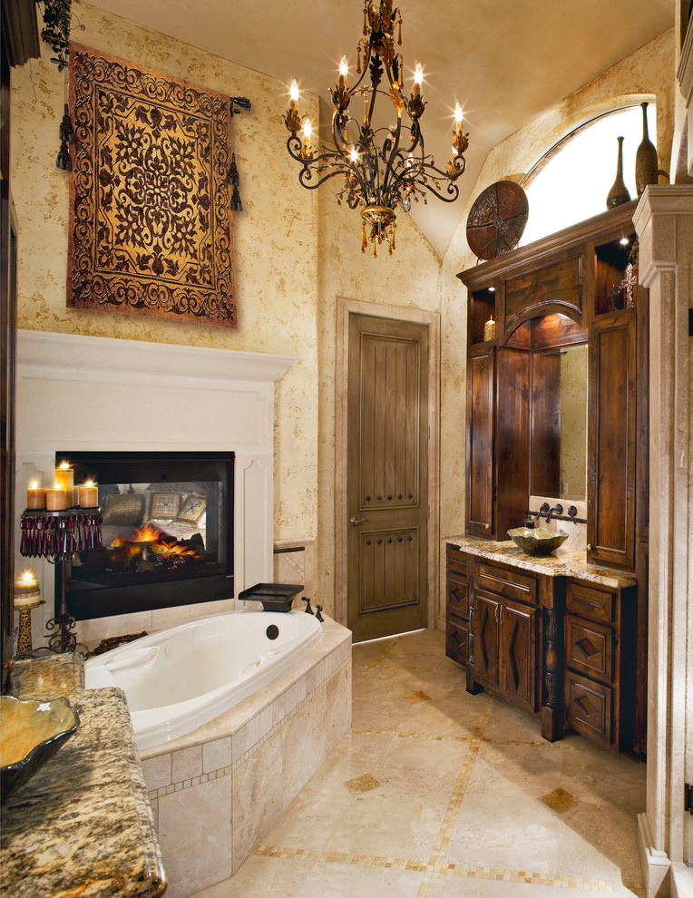 Train Track  for Traditional Bathroom with Plano Bath