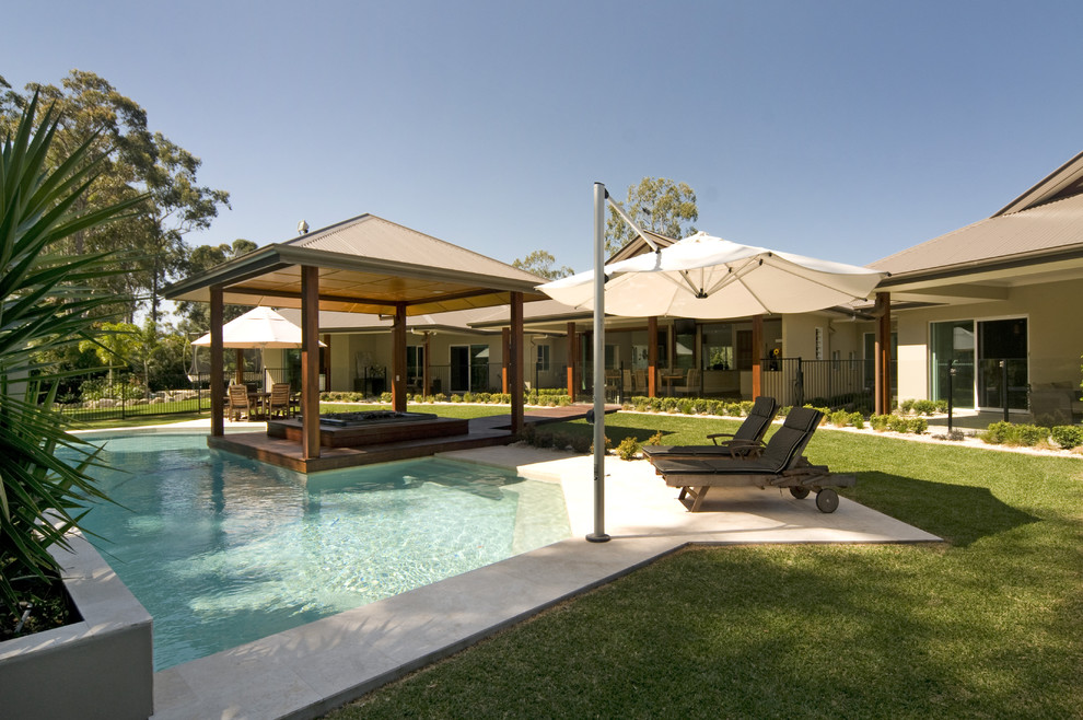 Cantilever Umbrella for Modern Pool with Iron Railing
