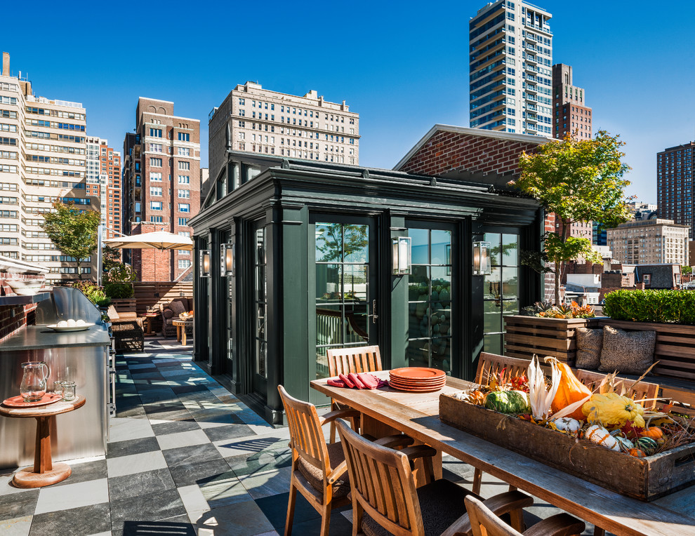 Cantilever Umbrella for Traditional Deck with Outdoor Dining Tables