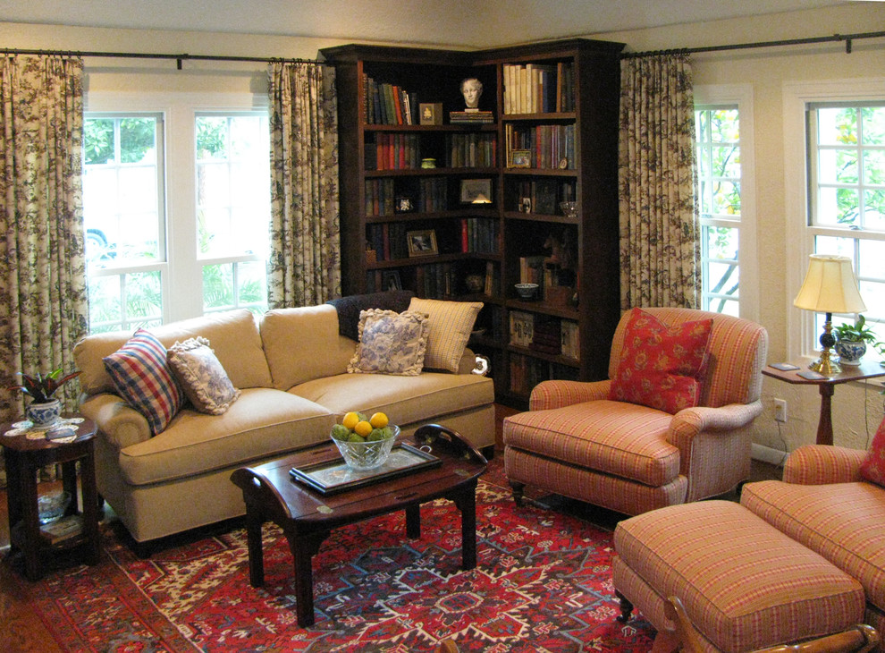 Corner Bookshelf for Traditional Living Room with English Arm