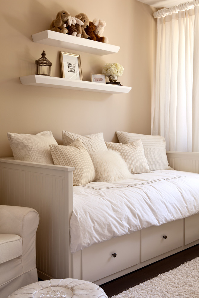 Daybed Comforter Sets for Transitional Kids with Off White Pillows