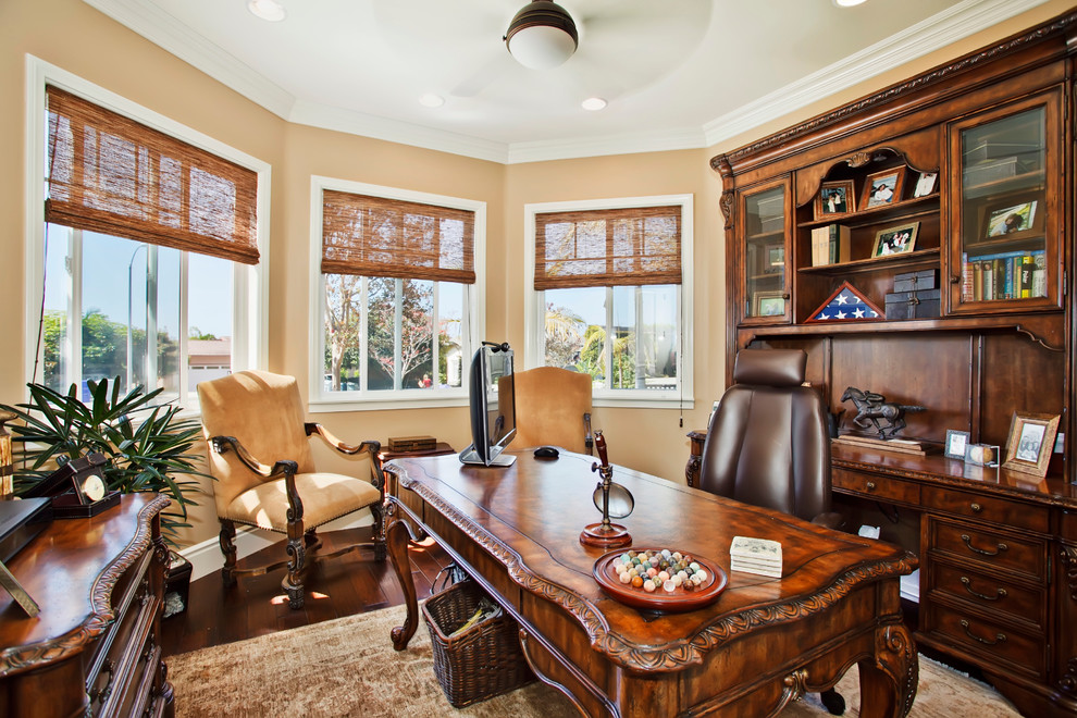Desk with Hutch for Traditional Home Office with Desk