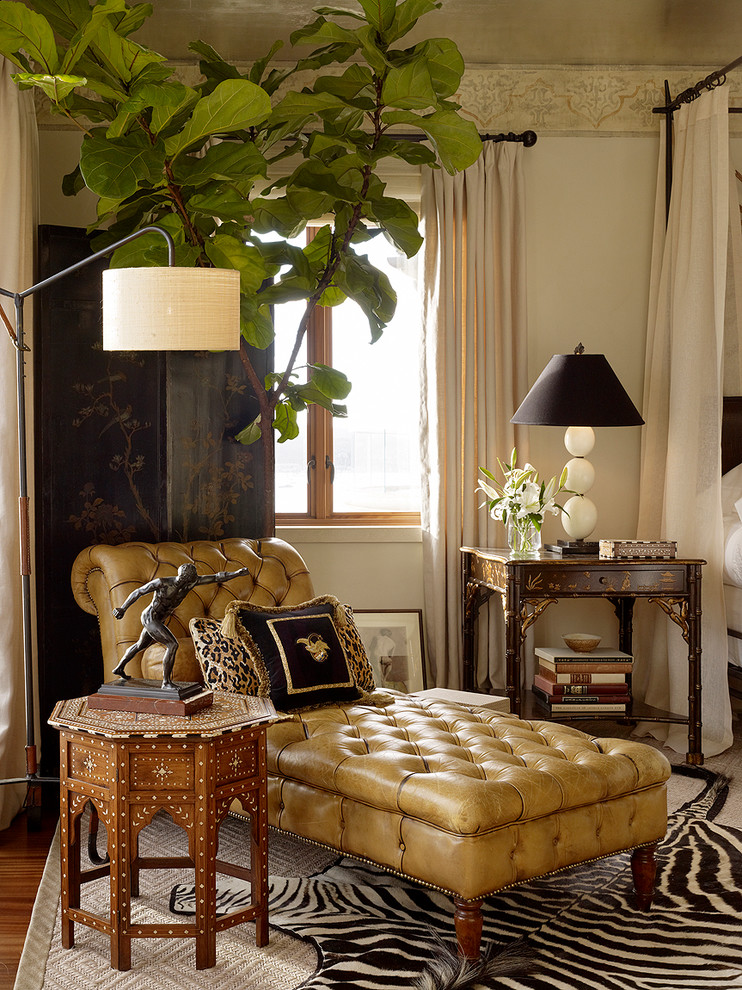 Leather Chaise Lounge for Traditional Bedroom with Lumbar Pillow